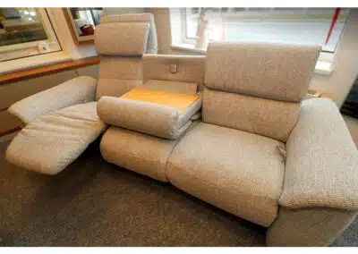 Sofa mit ausfahrbaren Sitzen