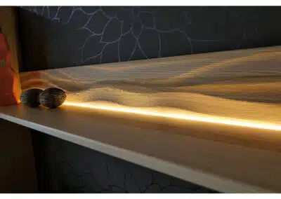 Holzregal mit LED