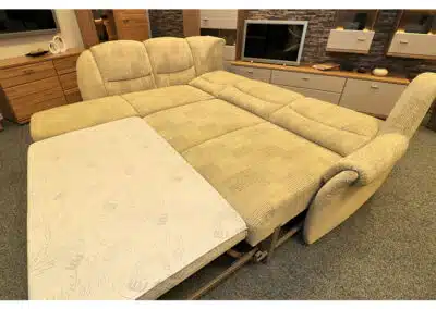 Ausklappbares beiges Sofa