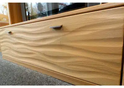 Fernseherschrank aus Holz